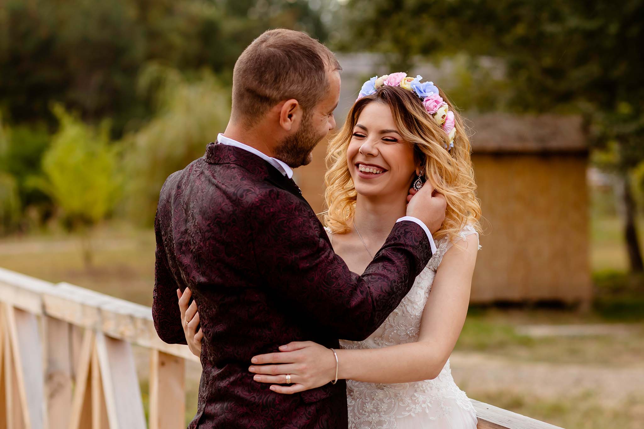 Ședința foto after wedding presărată cu veselie și multă voie bună