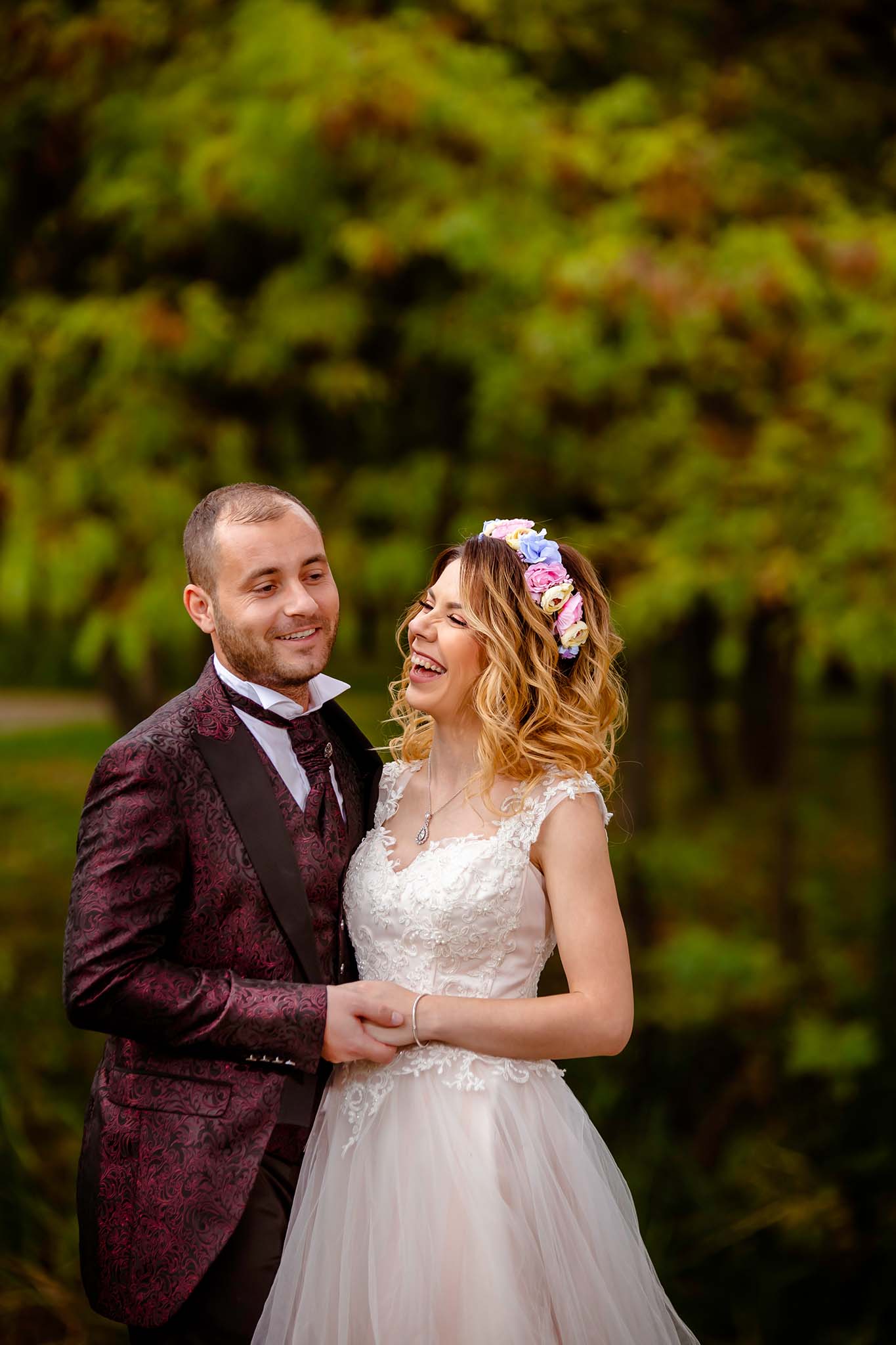 Ședința foto after wedding presărată cu veselie și multă voie bună
