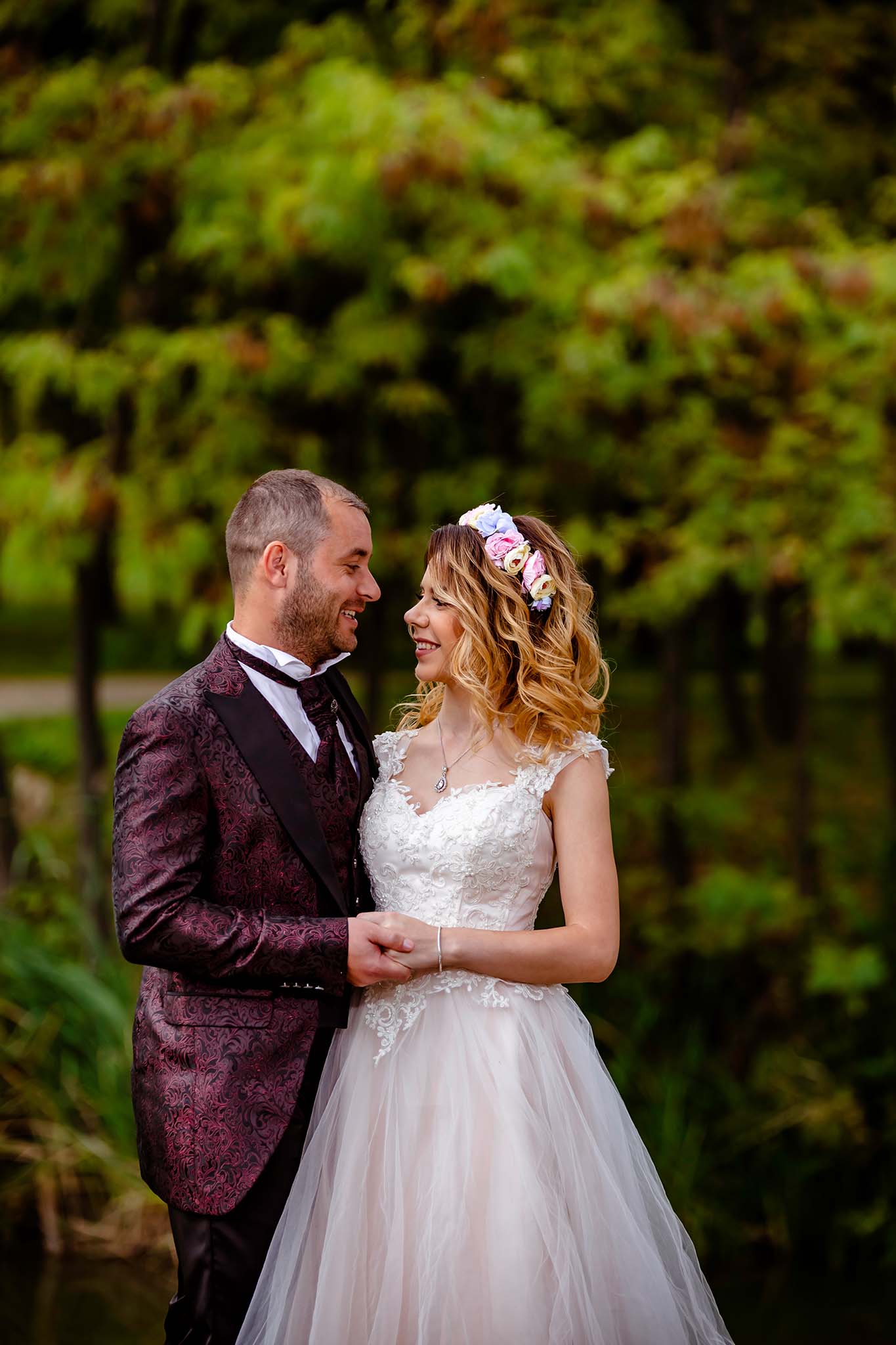 Ședința foto after wedding presărată cu veselie și multă voie bună